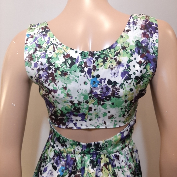 DYLAN & ROSE Sleeveless Floral Peplum Top Silky Cut Out Blouse - Picture 7 of 11